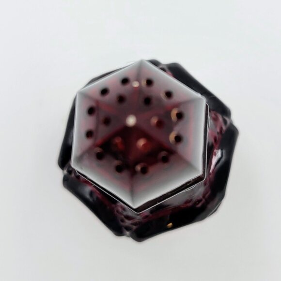 Avon Cape Cod Ruby Red Dish Collection Salt Or Pepper Shaker Vintage Read - Picture 7 of 10